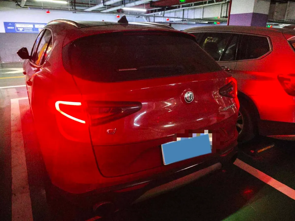 2017 Alfa Romeo Stelvio 2.0T 200HP L4 8AT,autocango,china used car exporter,china ev exporter,chinese used car exporter,chinese used ev exporter