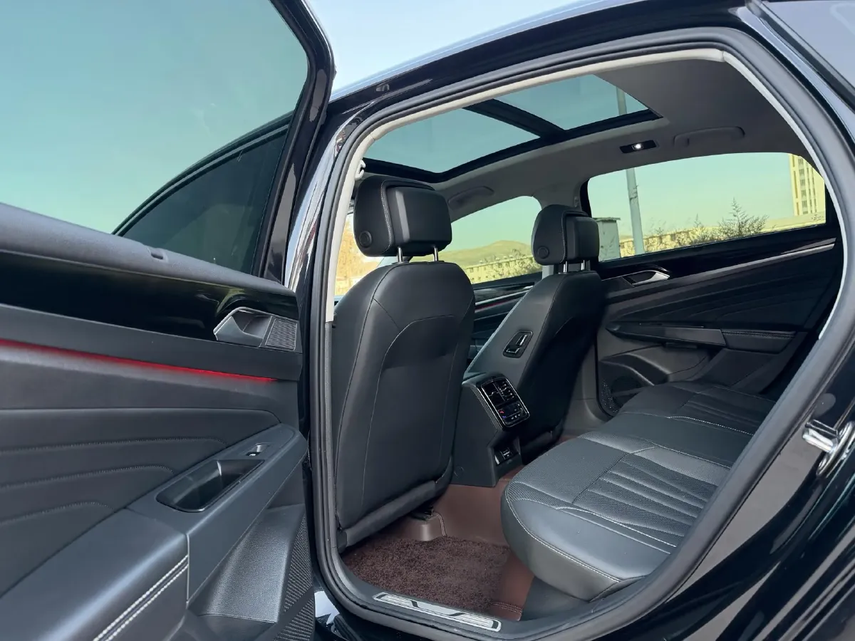 2024 Volkswagen Passat 2.0T 220HP L4 7DCT,autocango,china used car exporter,china ev exporter,chinese used car exporter,chinese used ev exporter