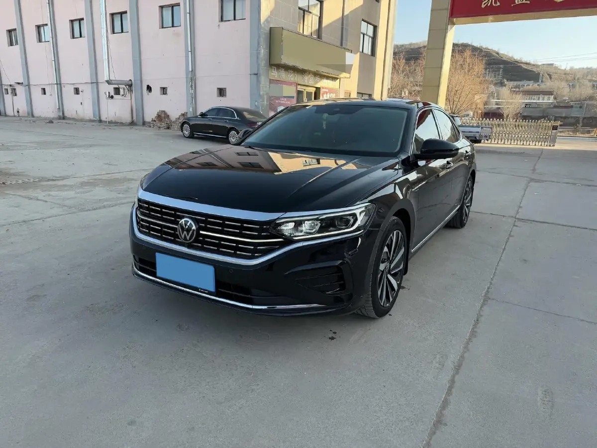 2024 Volkswagen Passat 2.0T 220HP L4 7DCT