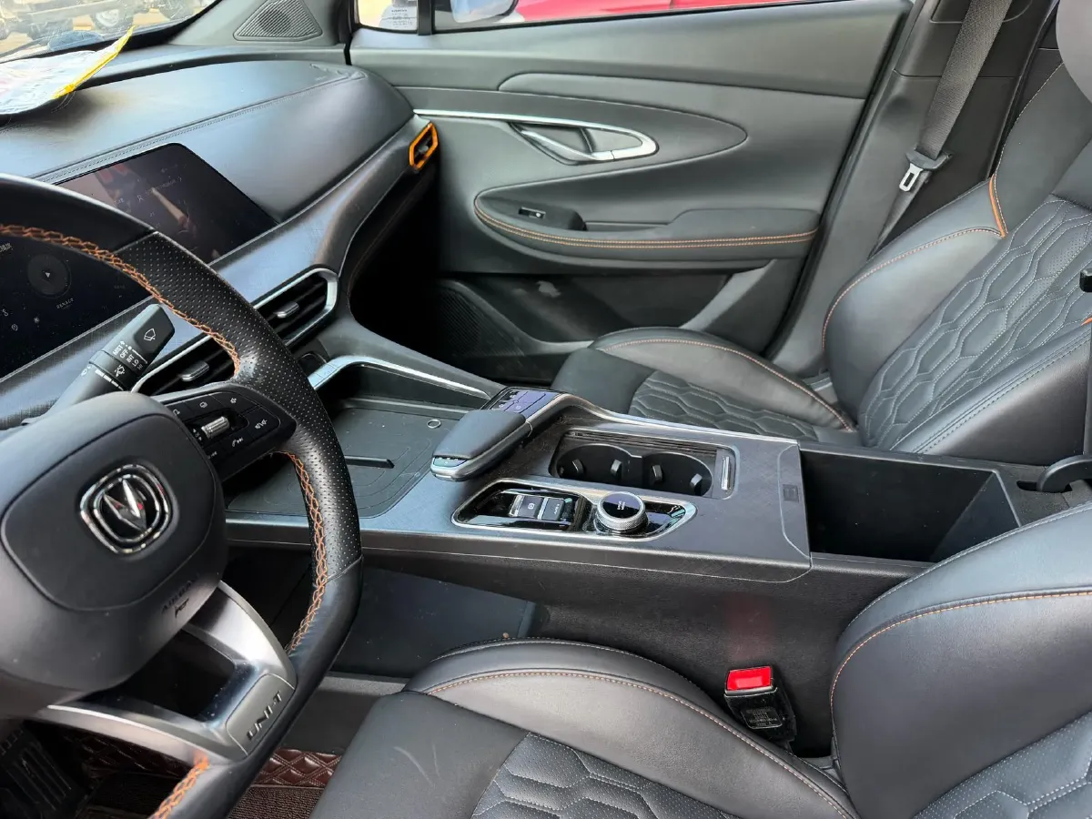 2022 ChangAn UNI-T 1.5T 188HP L4 7DCT,autocango,china used car exporter,china ev exporter,chinese used car exporter,chinese used ev exporter