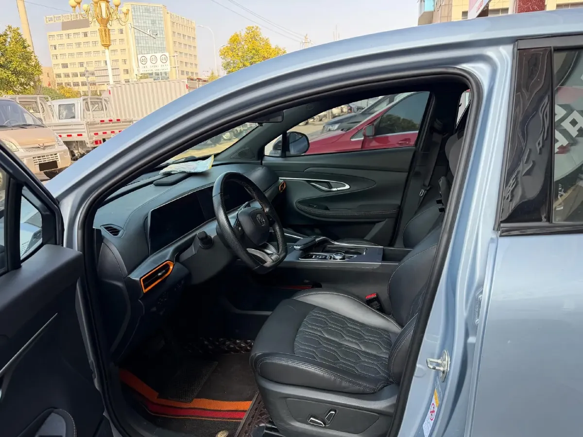 2022 ChangAn UNI-T 1.5T 188HP L4 7DCT,autocango,china used car exporter,china ev exporter,chinese used car exporter,chinese used ev exporter