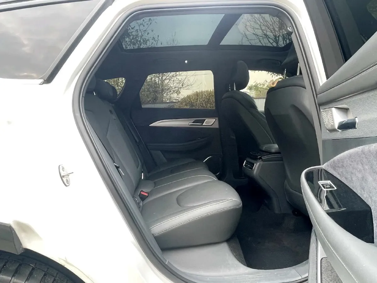 2022 ARCFOX αT BEV 93.6KWH,autocango,china used car exporter,china ev exporter,chinese used car exporter,chinese used ev exporter