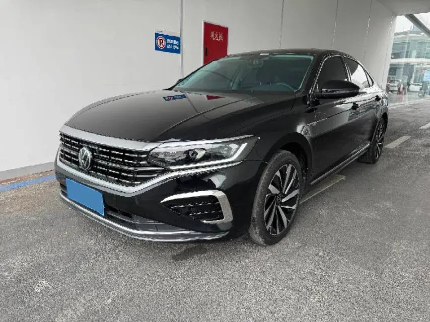 2023 Volkswagen Passat 2.0T 186HP L4 7DCT