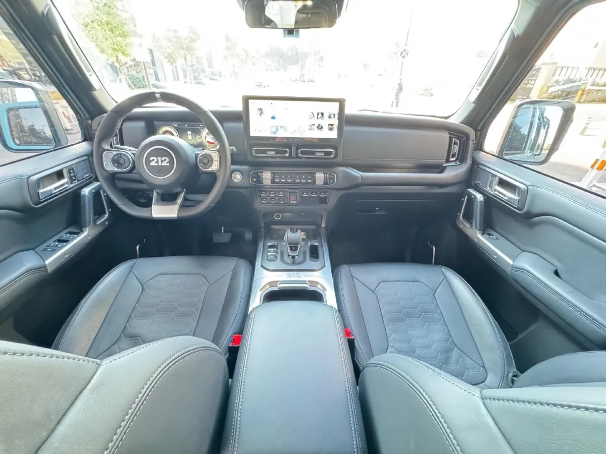 2025 212 212 T01 2.0T 252HP L4 8AT,autocango,china used car exporter,china ev exporter,chinese used car exporter,chinese used ev exporter