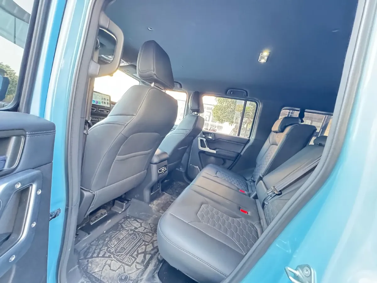 2025 212 212 T01 2.0T 252HP L4 8AT,autocango,china used car exporter,china ev exporter,chinese used car exporter,chinese used ev exporter