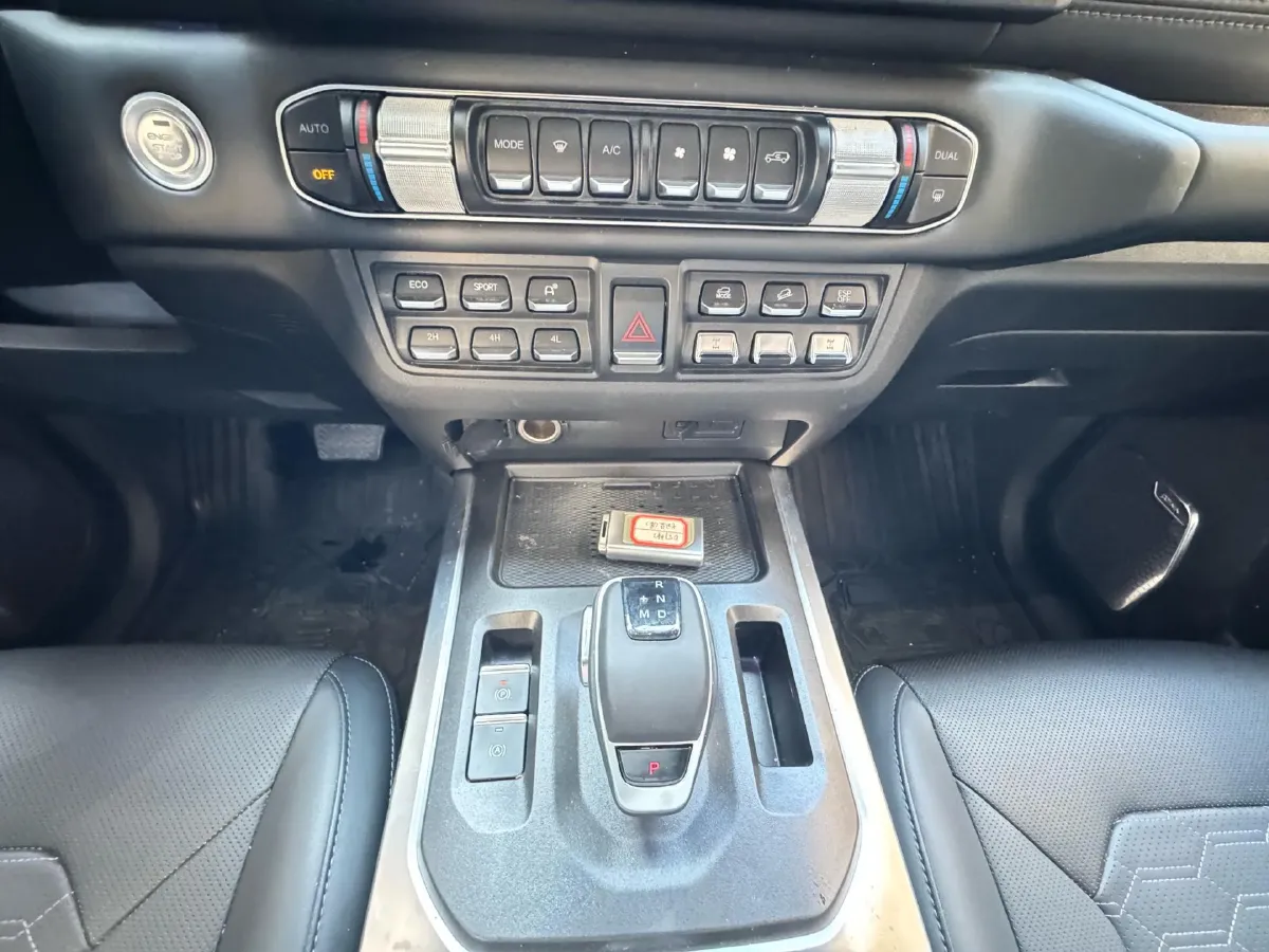 2025 212 212 T01 2.0T 252HP L4 8AT,autocango,china used car exporter,china ev exporter,chinese used car exporter,chinese used ev exporter