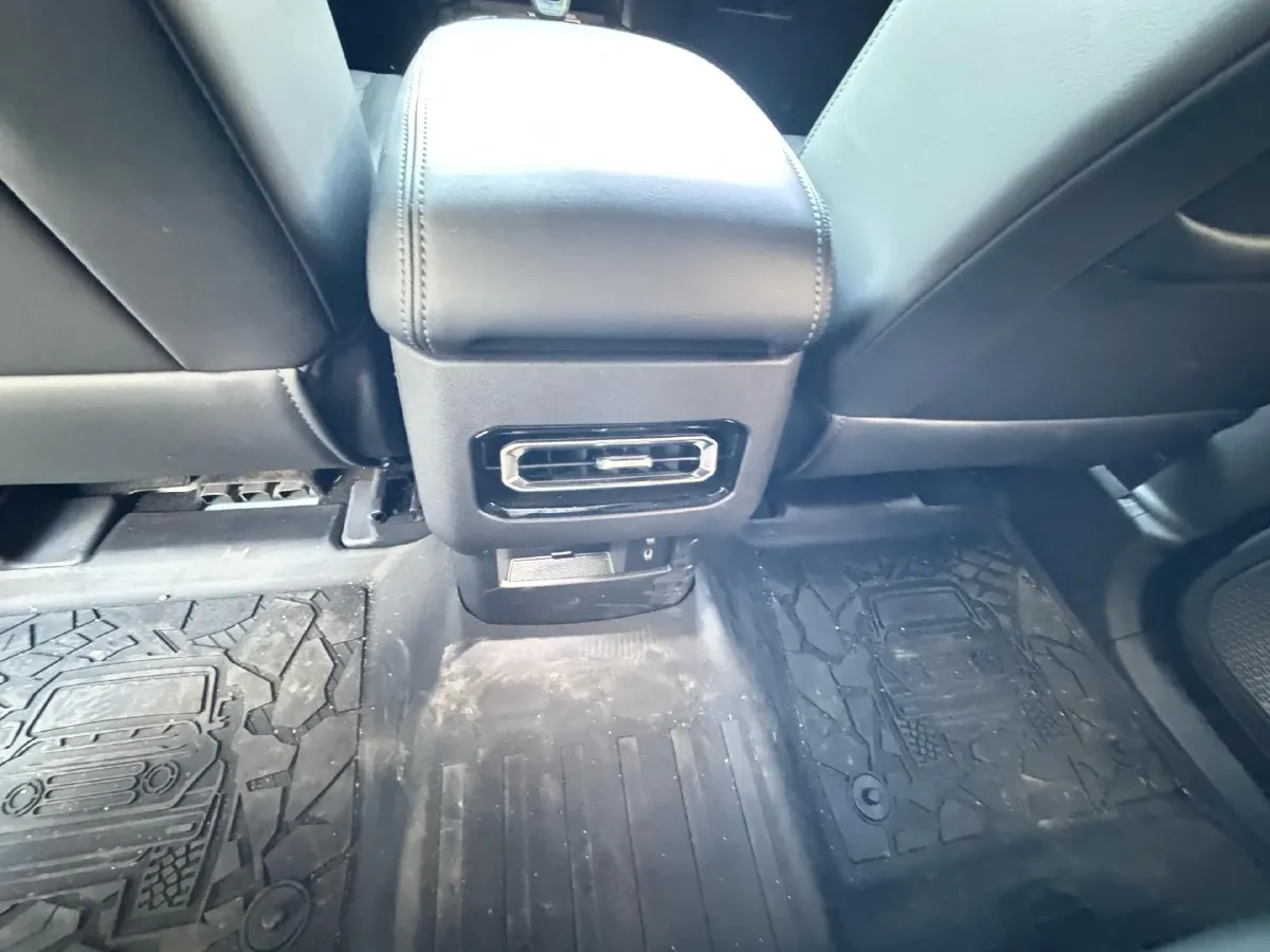 2025 212 212 T01 2.0T 252HP L4 8AT,autocango,china used car exporter,china ev exporter,chinese used car exporter,chinese used ev exporter