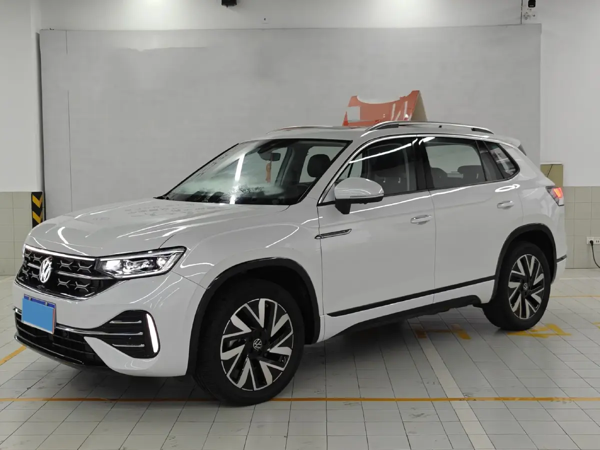 2023 Volkswagen Tayron 2.0T 220HP L4 7DCT