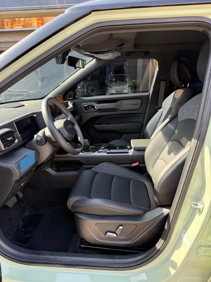 2025 Geely Cowboy 1.5T 181HP L4 7DCT,autocango,china used car exporter,china ev exporter,chinese used car exporter,chinese used ev exporter