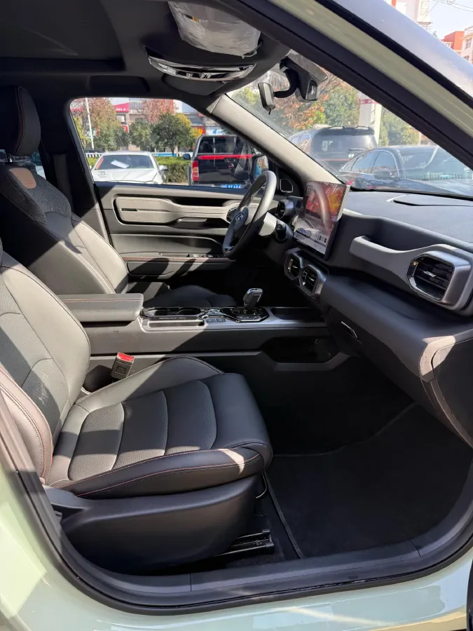 2025 Geely Cowboy 1.5T 181HP L4 7DCT,autocango,china used car exporter,china ev exporter,chinese used car exporter,chinese used ev exporter