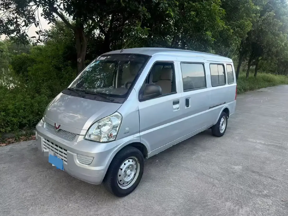 2017 WuLing RongGuang 1.5L 107HP L4 5MT