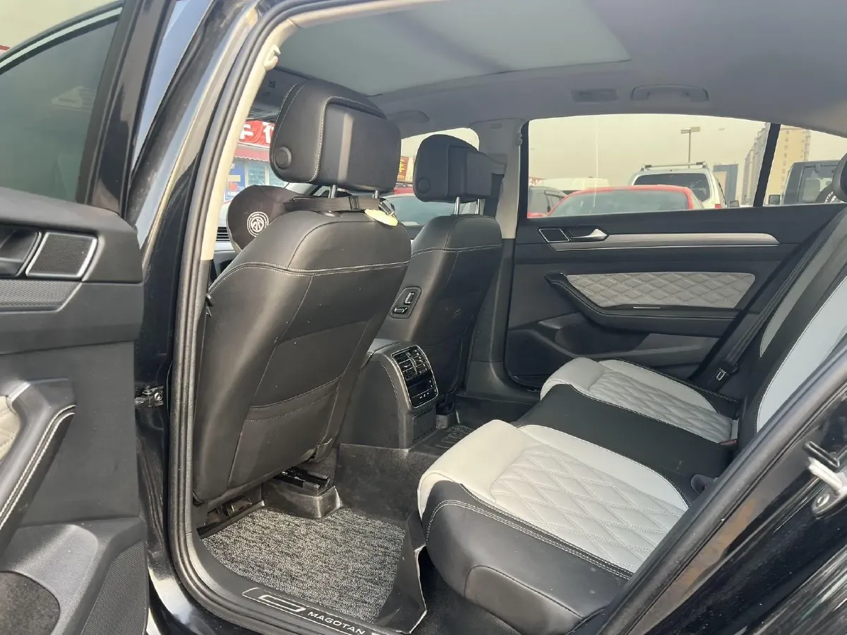 2023 Volkswagen Magotan 2.0T 186HP L4 7DCT,autocango,china used car exporter,china ev exporter,chinese used car exporter,chinese used ev exporter