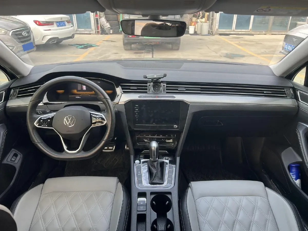 2023 Volkswagen Magotan 2.0T 186HP L4 7DCT,autocango,china used car exporter,china ev exporter,chinese used car exporter,chinese used ev exporter