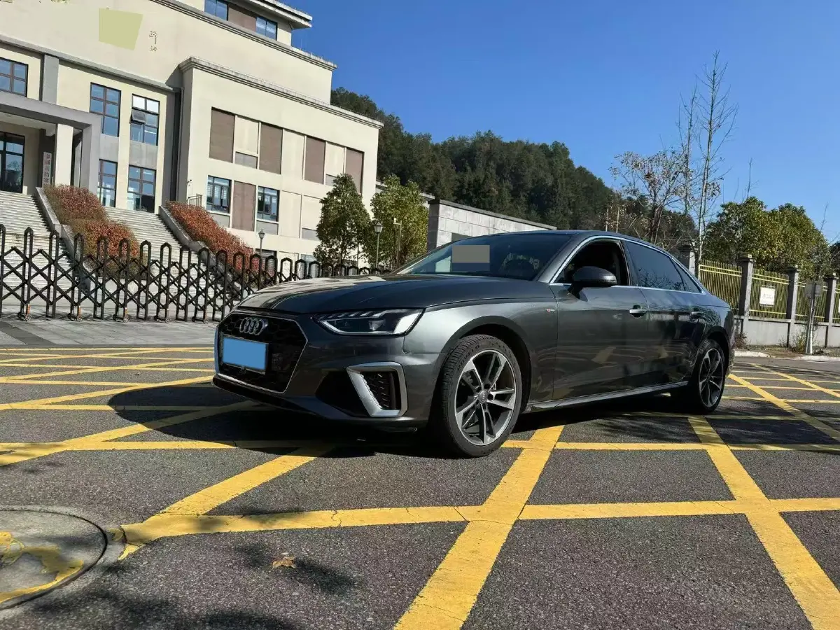 2020 Audi A4L 2.0T 190HP L4 7DCT