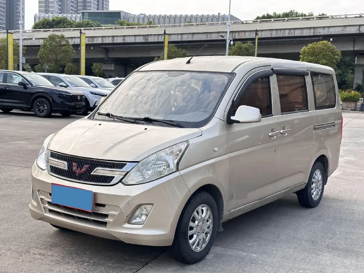 2018 WuLing RongGuang V 1.2L 88HP L4 5MT