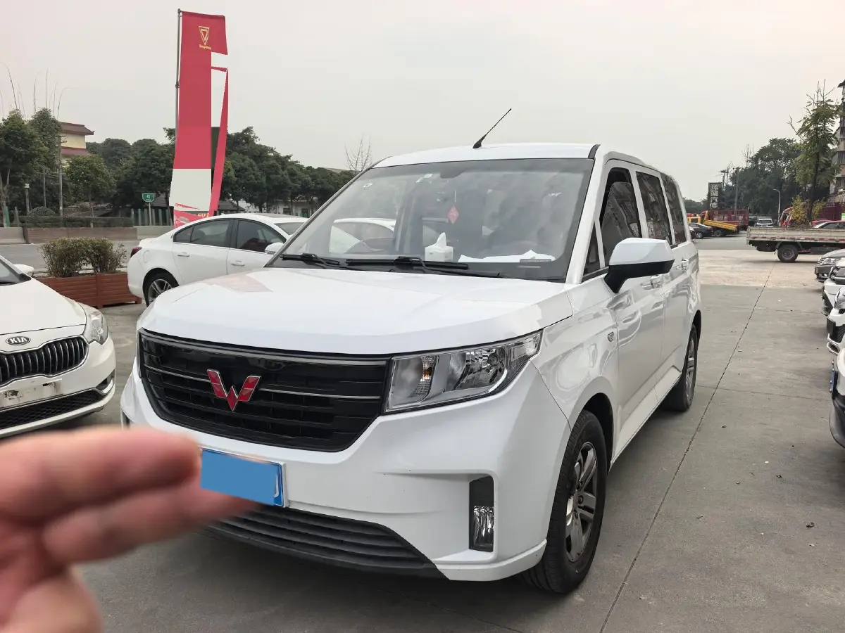 2021 WuLing HongGuang Plus 1.5L 99HP L4 6MT