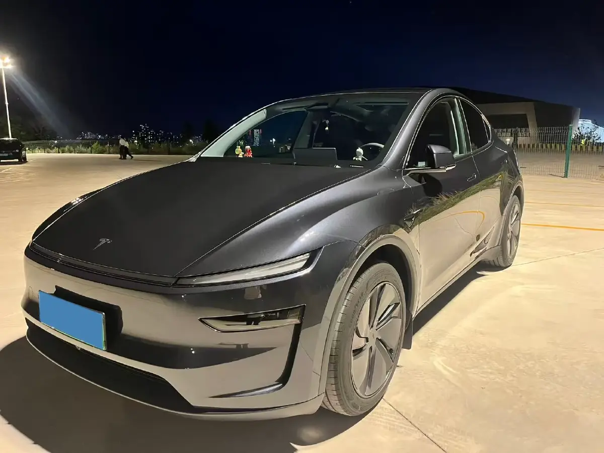 2025 Tesla Model Y BEV 62.5KWH