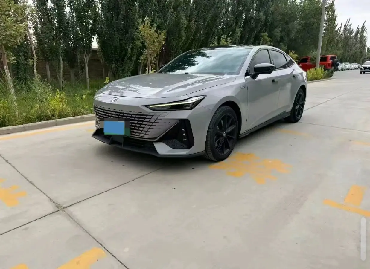 2023 ChangAn UNI-V iDD 1.5T 170HP L4 6TCT PHEV 18.4KWH