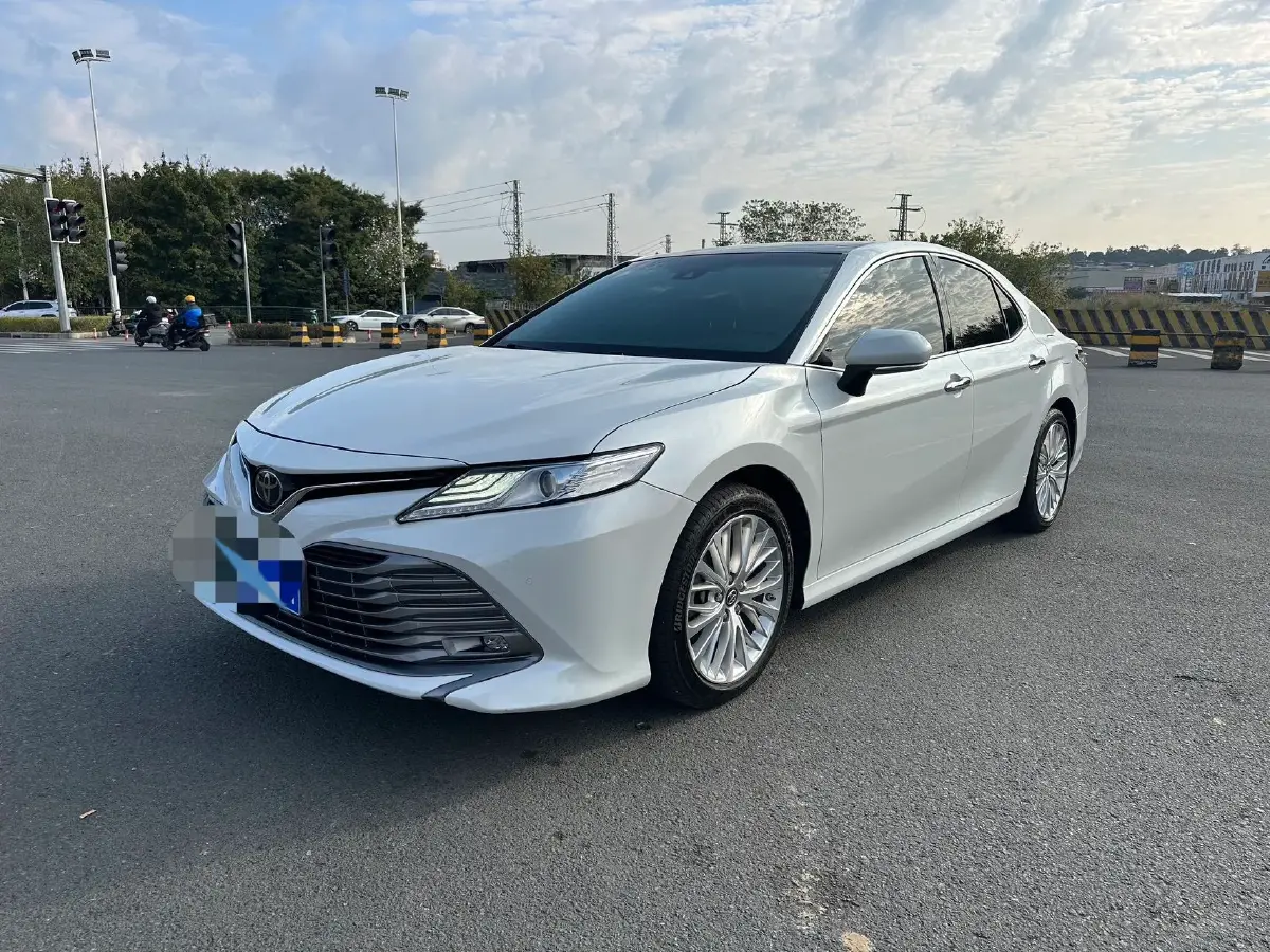 2019 Toyota Camry 2.5L 209HP L4 8AT
