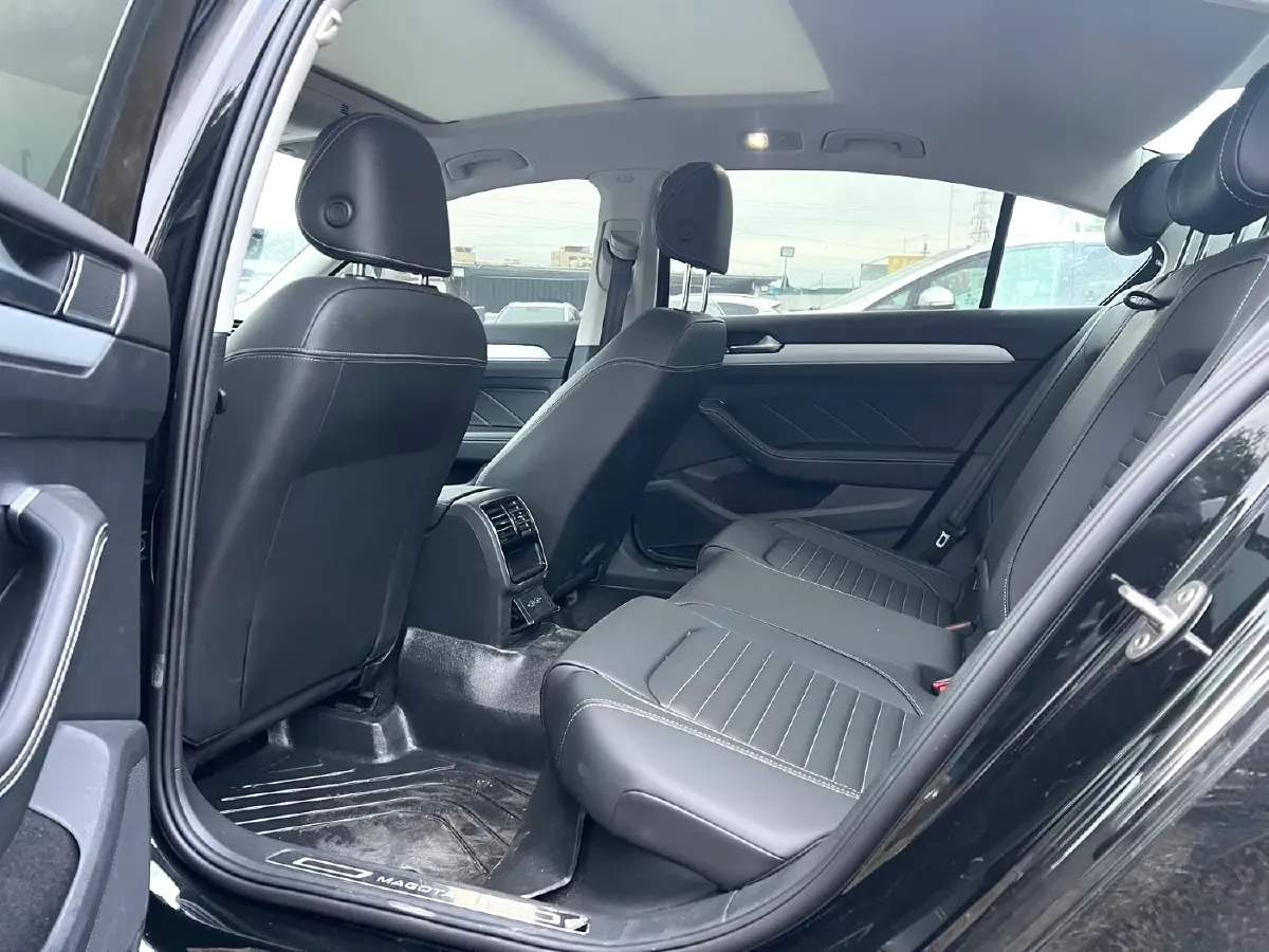 2025 Volkswagen Magotan 1.4T 150HP L4 7DCT,autocango,china used car exporter,china ev exporter,chinese used car exporter,chinese used ev exporter