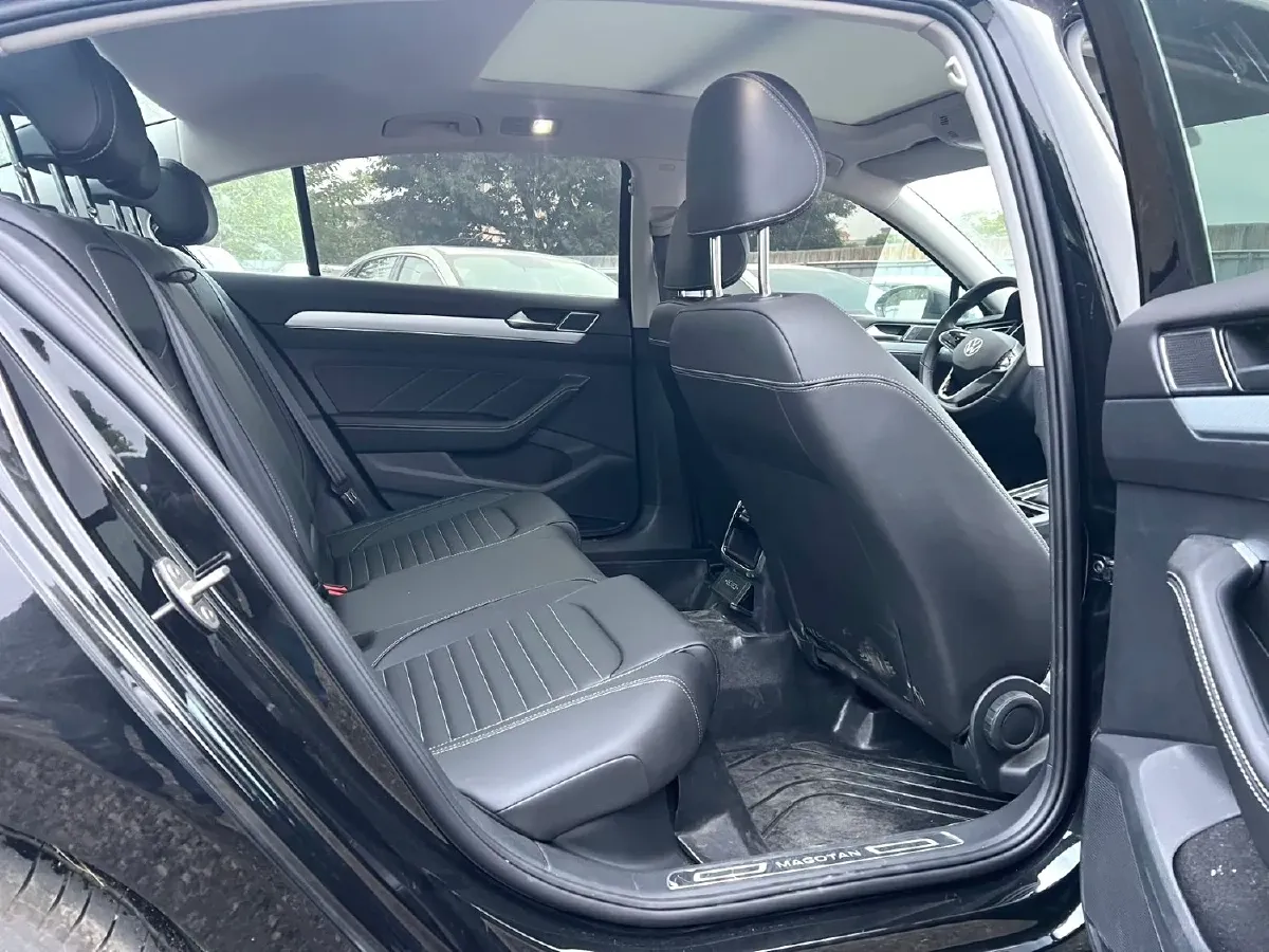 2025 Volkswagen Magotan 1.4T 150HP L4 7DCT,autocango,china used car exporter,china ev exporter,chinese used car exporter,chinese used ev exporter