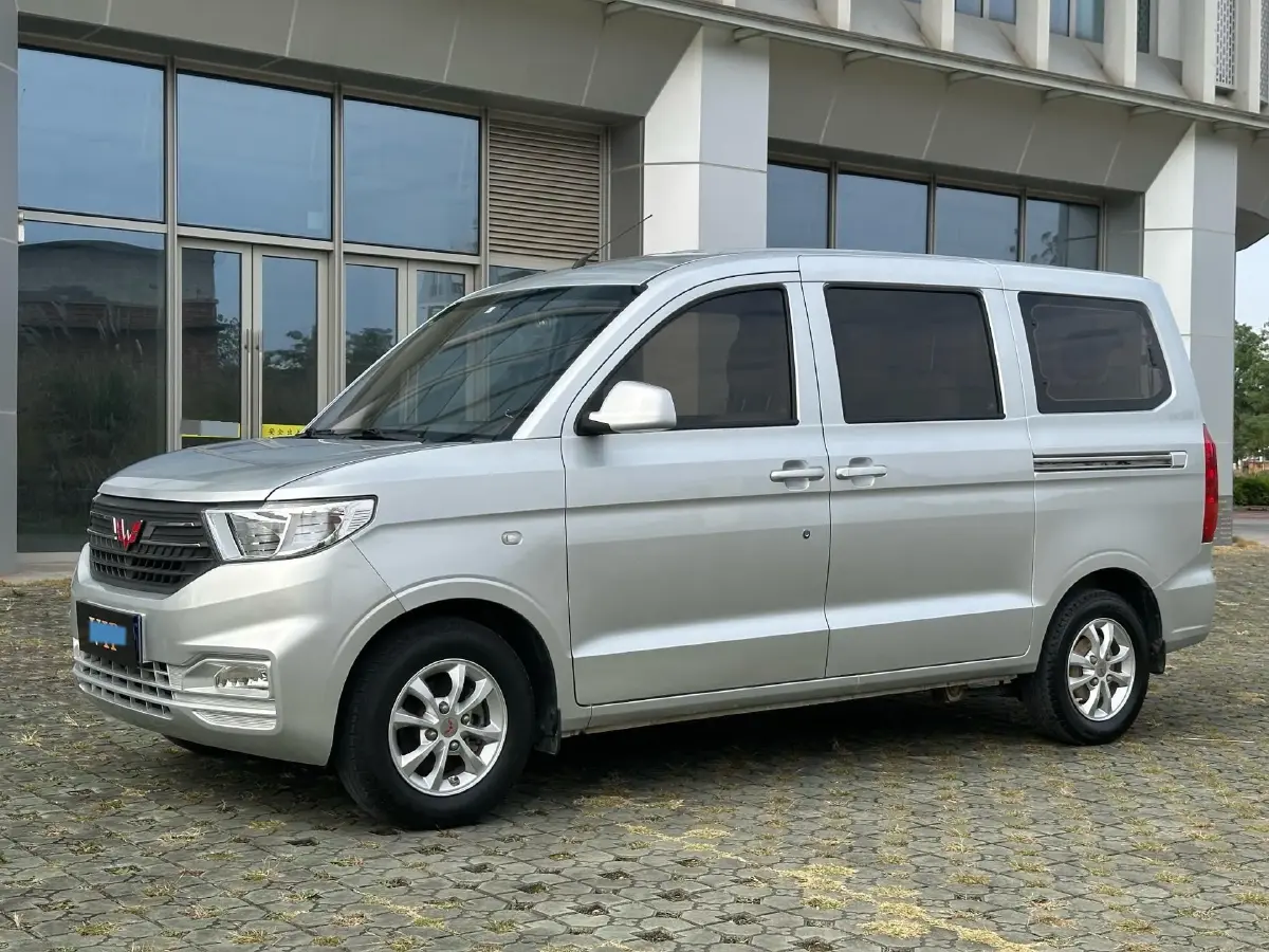 2019 WuLing HongGuang V 1.5L 99HP L4 6MT