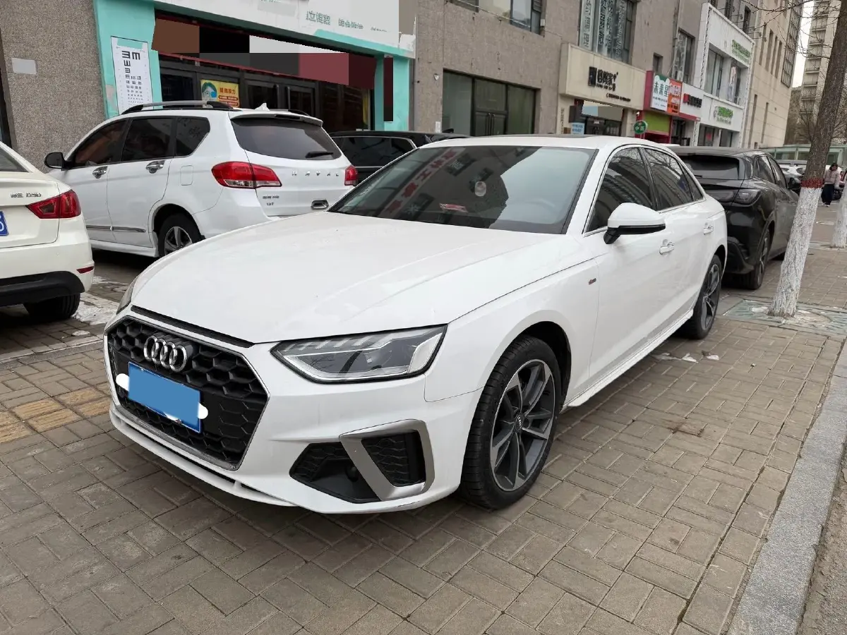 2022 Audi A4L 2.0T 190HP L4 7DCT