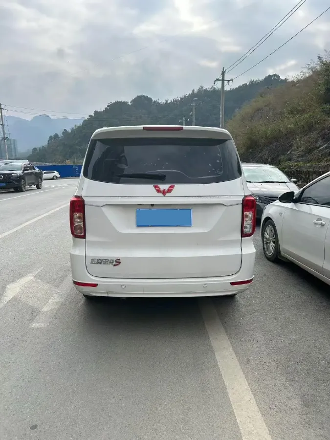 2019 WuLing HongGuang 1.5L 99HP L4 6MT,autocango,china used car exporter,china ev exporter,chinese used car exporter,chinese used ev exporter