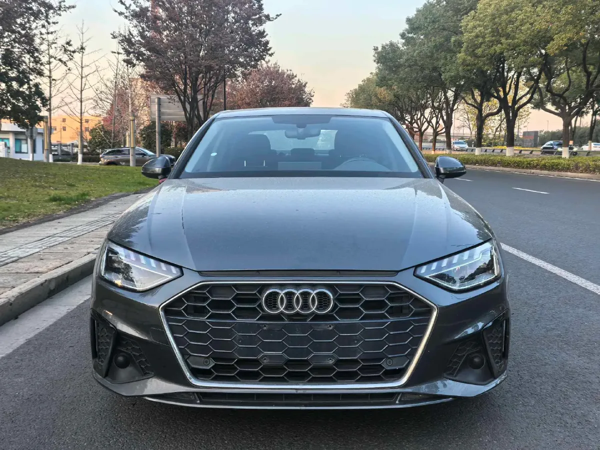 2022 Audi A4L 2.0T 190HP L4 7DCT,autocango,china used car exporter,china ev exporter,chinese used car exporter,chinese used ev exporter