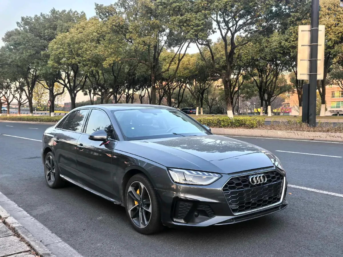 2022 Audi A4L 2.0T 190HP L4 7DCT,autocango,china used car exporter,china ev exporter,chinese used car exporter,chinese used ev exporter