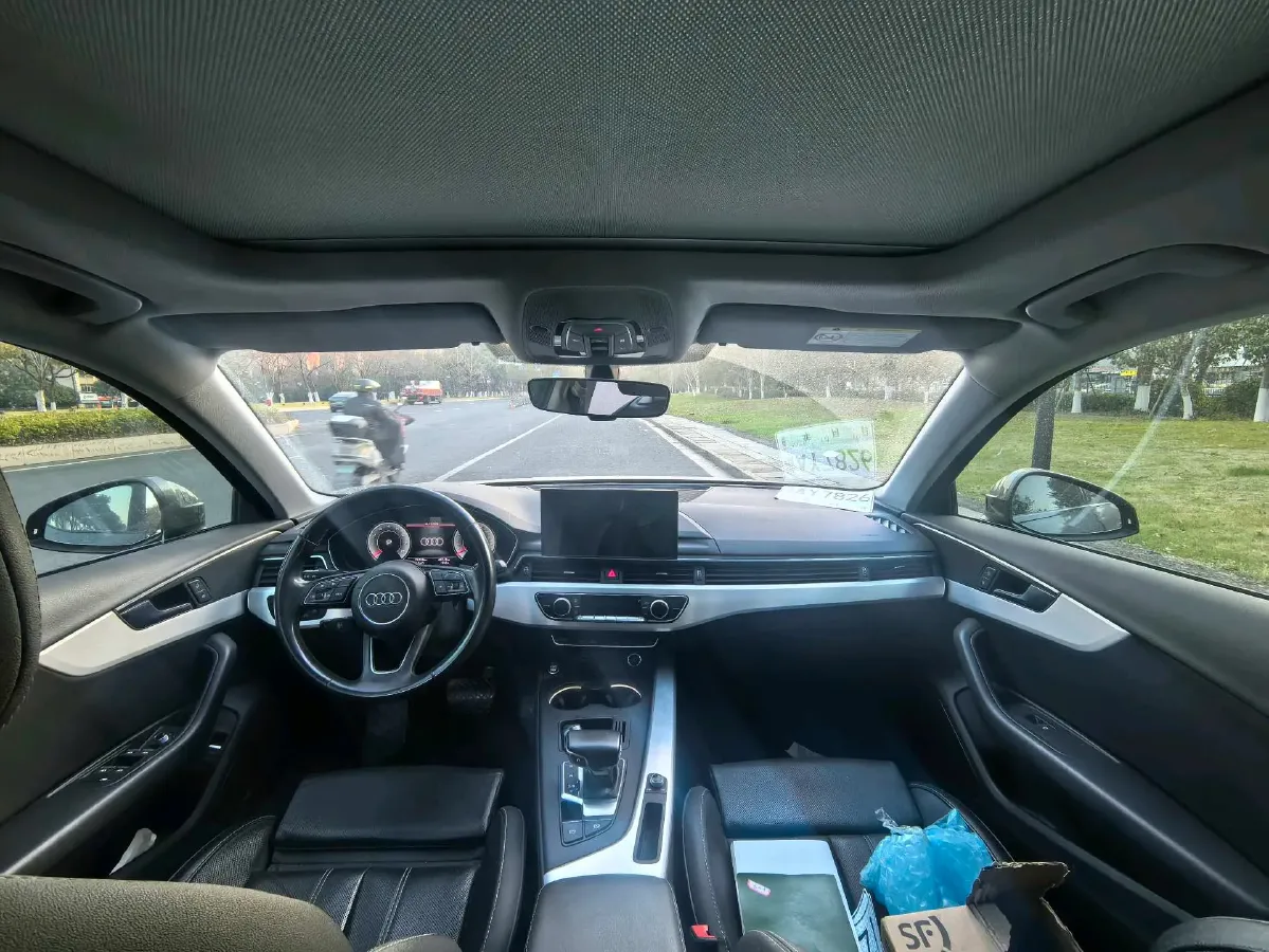 2022 Audi A4L 2.0T 190HP L4 7DCT,autocango,china used car exporter,china ev exporter,chinese used car exporter,chinese used ev exporter