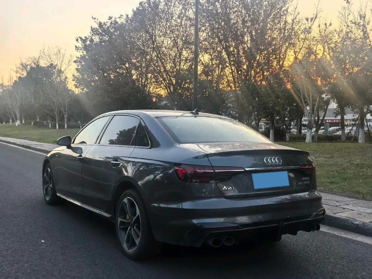 2022 Audi A4L 2.0T 190HP L4 7DCT,autocango,china used car exporter,china ev exporter,chinese used car exporter,chinese used ev exporter
