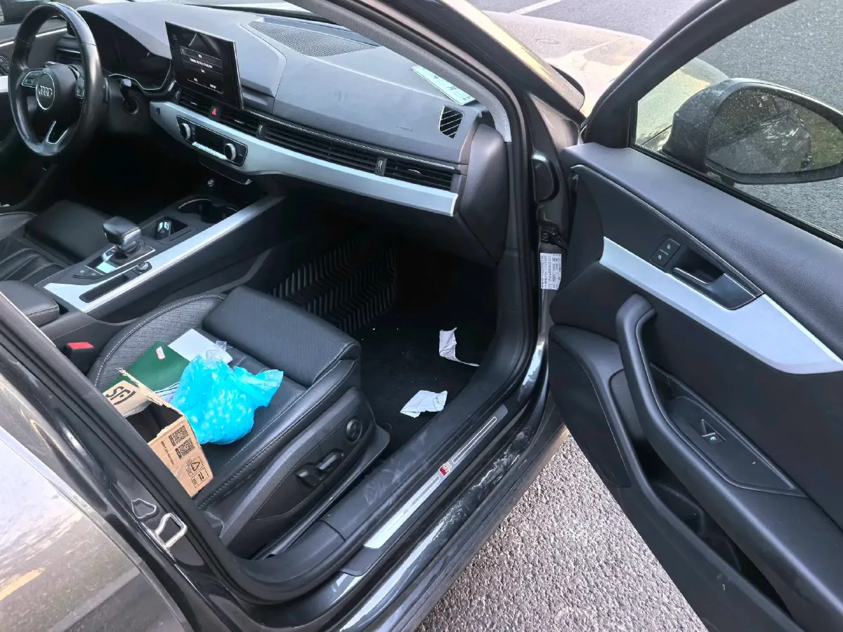 2022 Audi A4L 2.0T 190HP L4 7DCT,autocango,china used car exporter,china ev exporter,chinese used car exporter,chinese used ev exporter