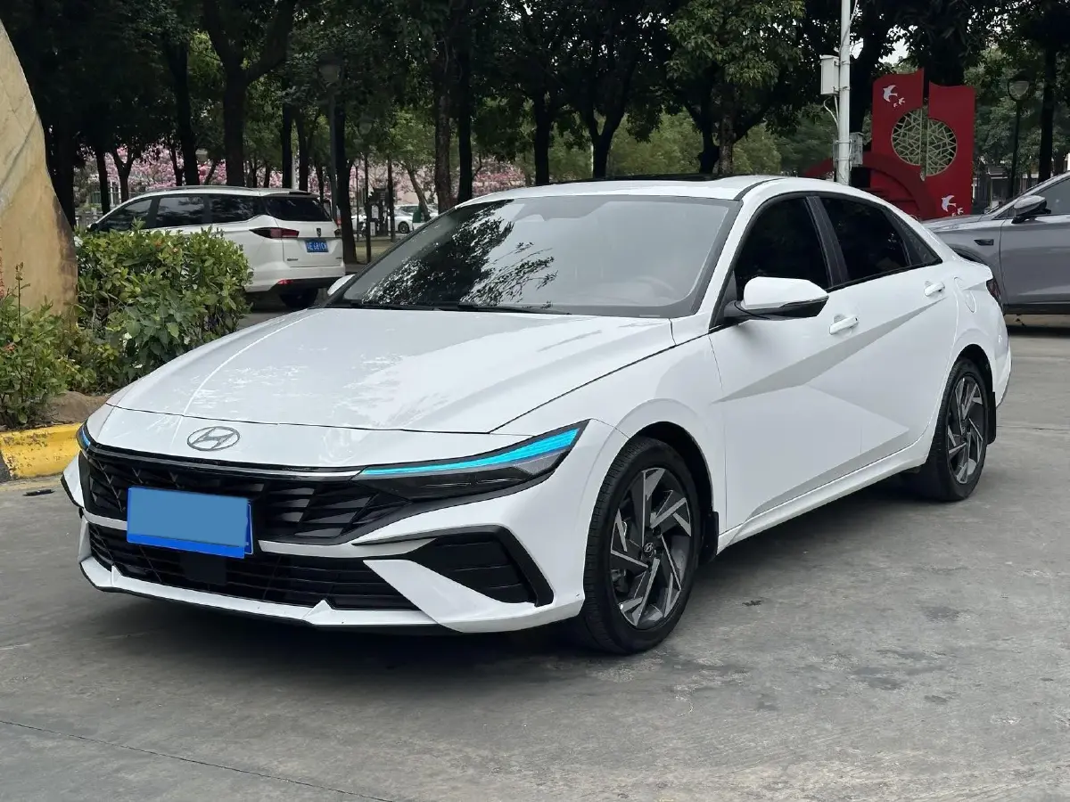 2023 Hyundai Elantra 1.5L 115HP L4 CVT