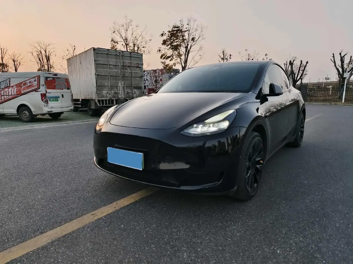 2022 Tesla Model Y BEV 60KWH