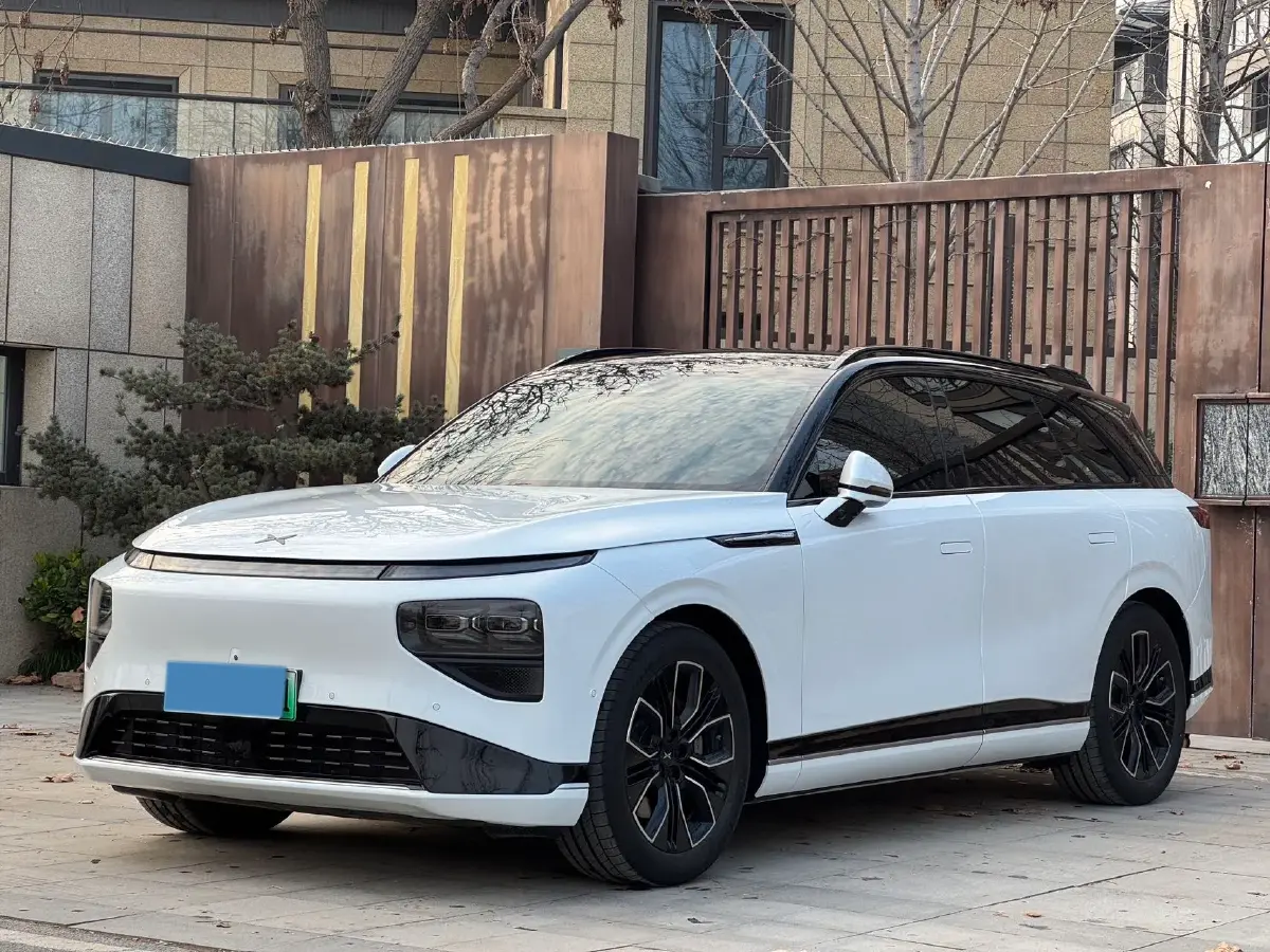 2025 Xpeng G9 BEV 79KWH