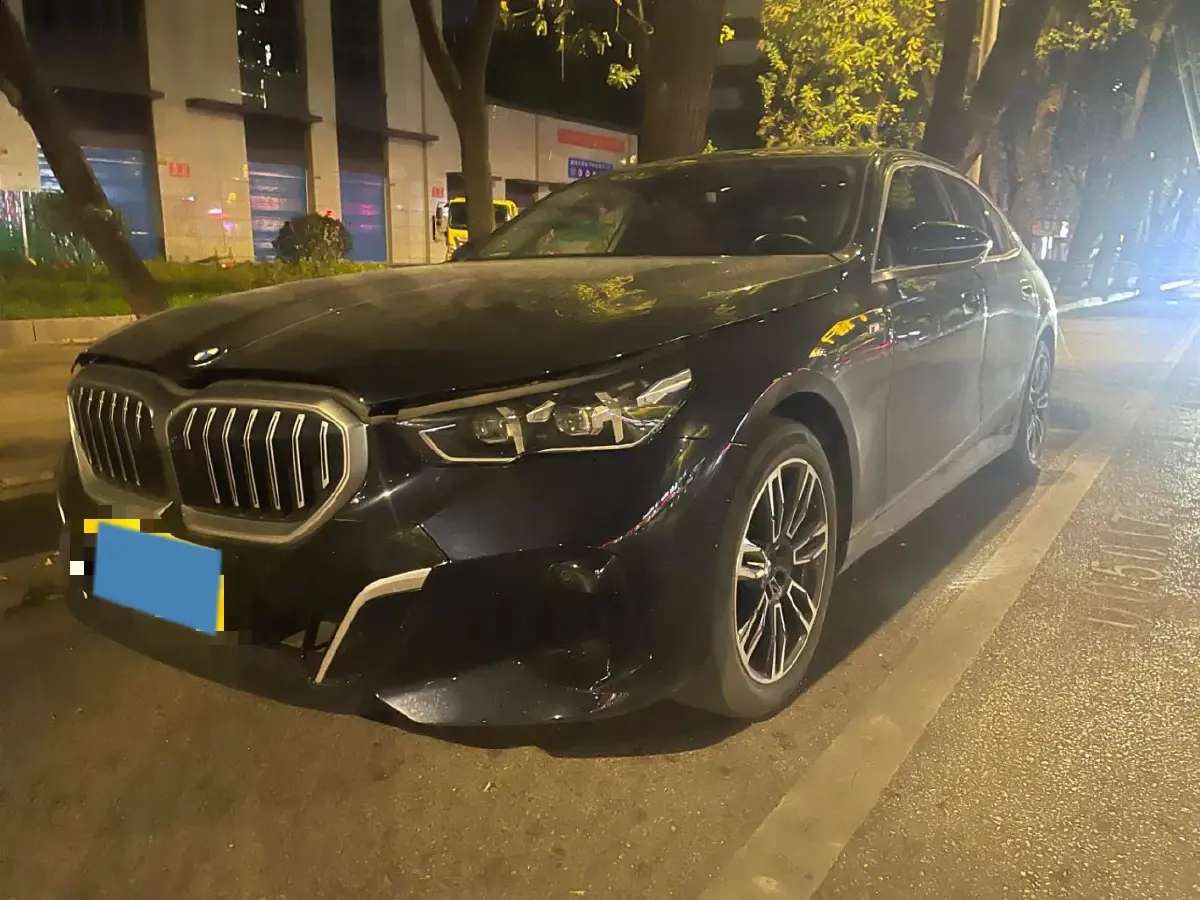 2024 BMW 5 Series 2.0T 258HP L4 8AT