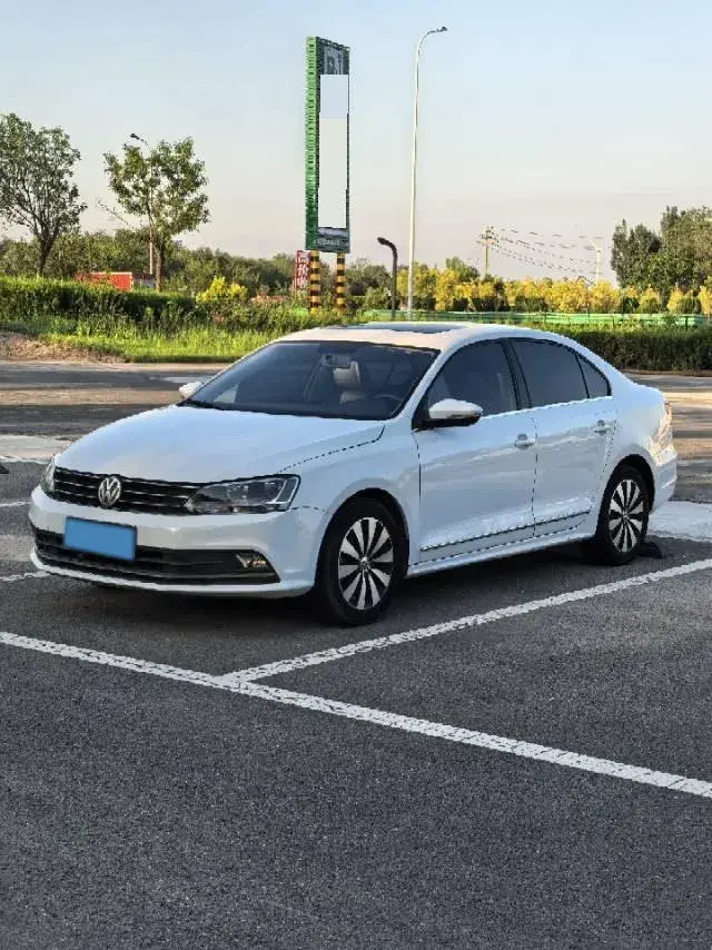 2017 Volkswagen Sagitar 1.4T 150HP L4 7DCT