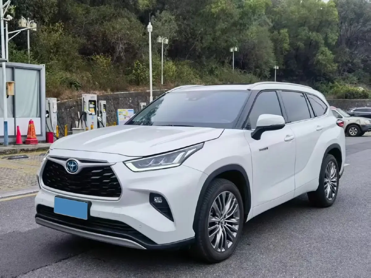 2024 Toyota Highlander 2.5L 189HP L4 E-CVT Hybrid