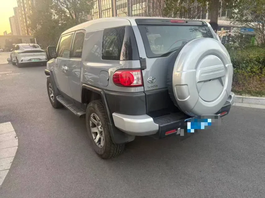 2013 Toyota FJ Cruiser 4.0L 272HP V6 5AT,autocango,china used car exporter,china ev exporter,chinese used car exporter,chinese used ev exporter