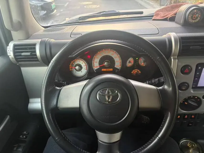 2013 Toyota FJ Cruiser 4.0L 272HP V6 5AT,autocango,china used car exporter,china ev exporter,chinese used car exporter,chinese used ev exporter