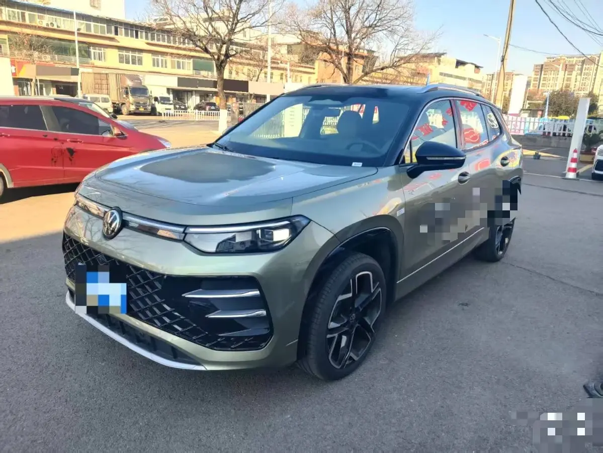 2025 Volkswagen Tayron 2.0T 220HP L4 7DCT