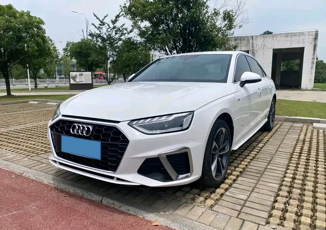 2022 Audi A4L 2.0T 150HP L4 7DCT