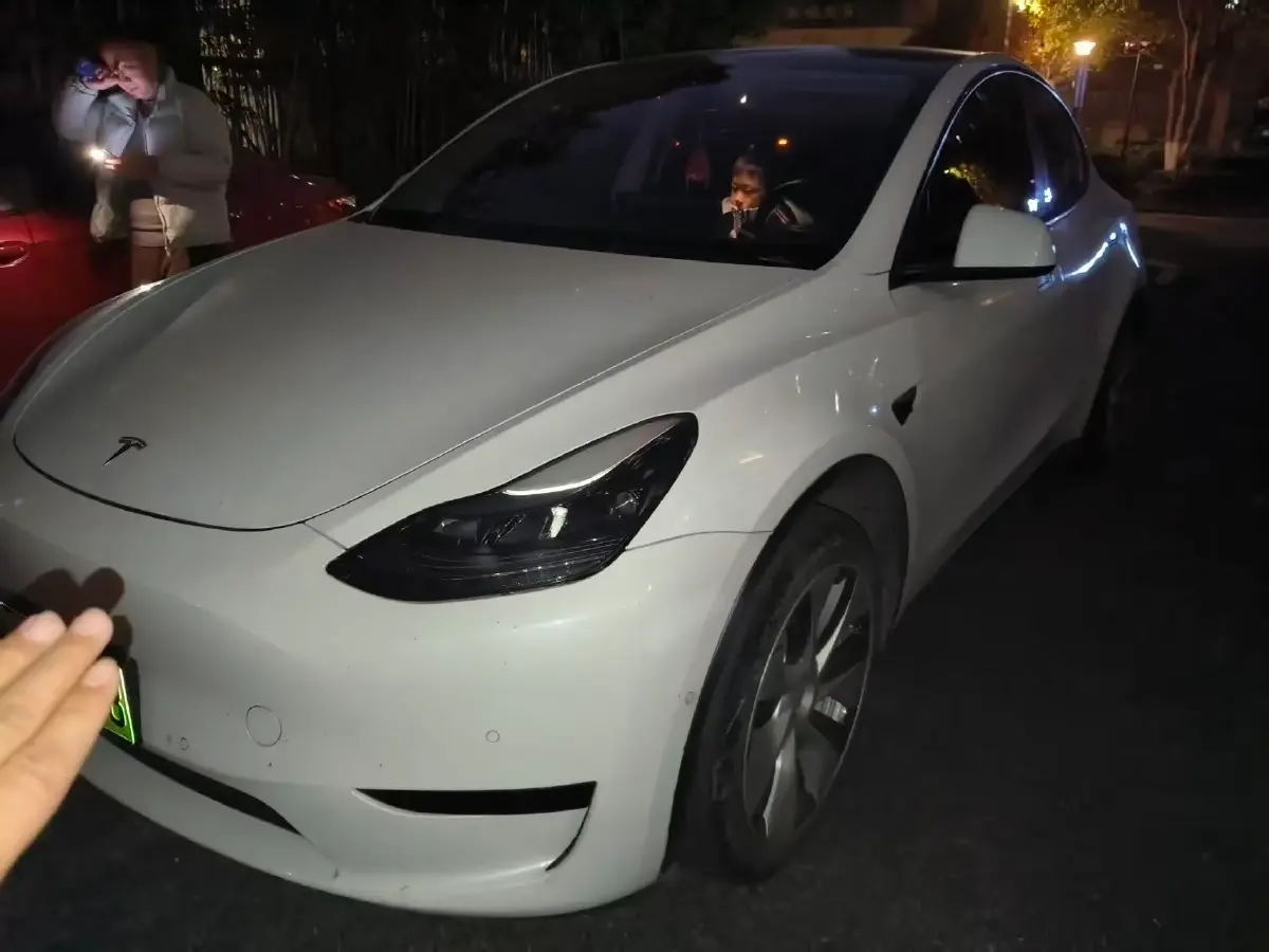 2022 Tesla Model Y BEV 60KWH
