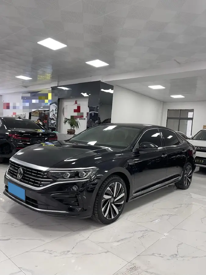 2023 Volkswagen Passat 2.0T 186HP L4 7DCT