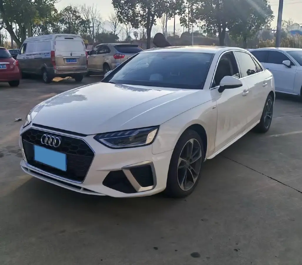 2022 Audi A4L 2.0T 190HP L4 7DCT