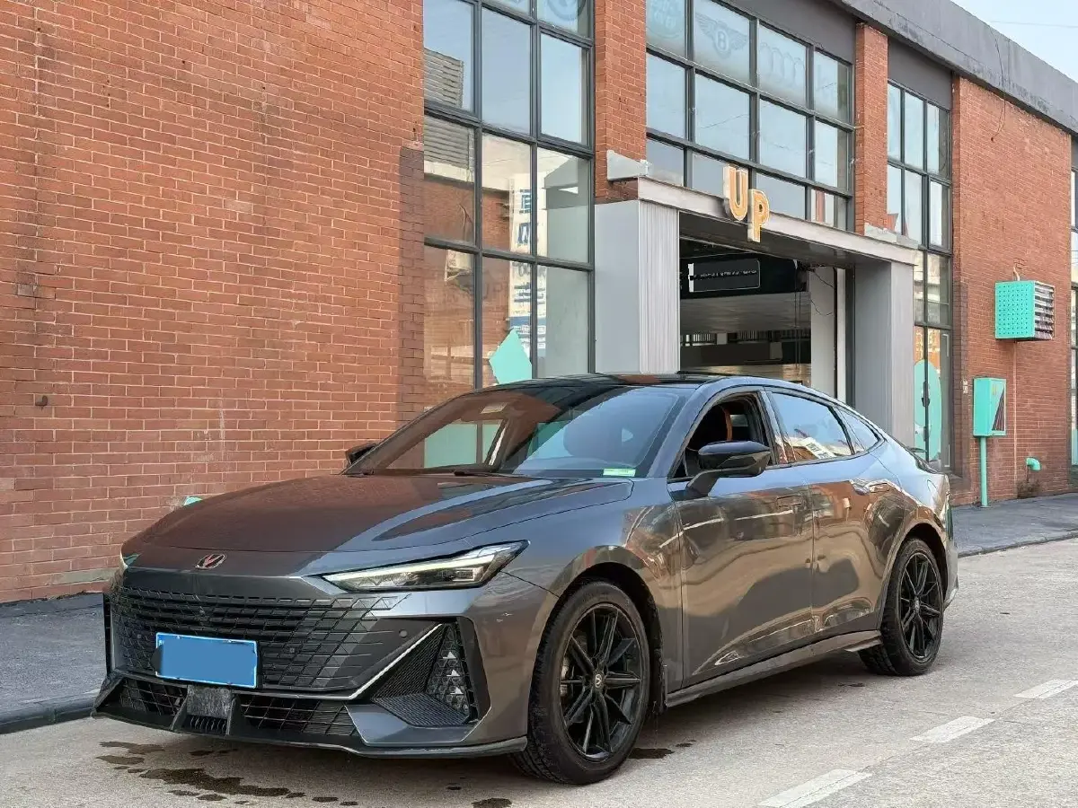 2022 ChangAn UNI-V 1.5T 188HP L4 7DCT