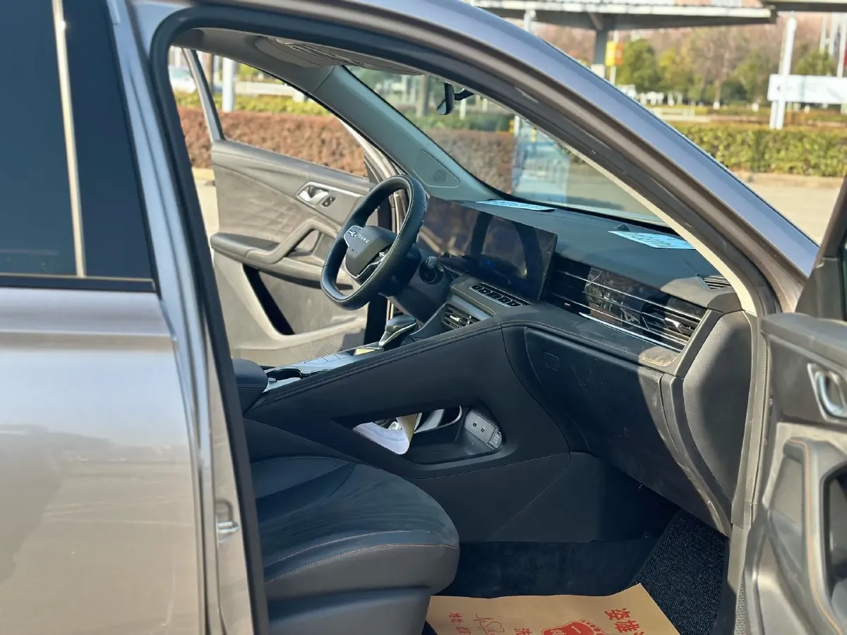 2024 Roewe D5X DMH 1.5T 150HP L4 2DHT PHEV 21.4KWH,autocango,china used car exporter,china ev exporter,chinese used car exporter,chinese used ev exporter