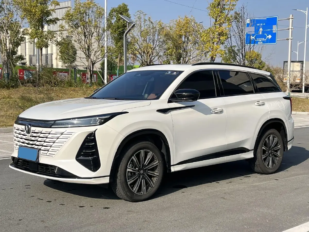 2024 ChangAn CS75 Plus 2.0T 233HP L4 8AT