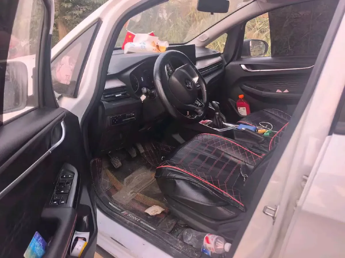 2022 Livan X3 PRO 1.5L 113HP L4 5MT,autocango,china used car exporter,china ev exporter,chinese used car exporter,chinese used ev exporter